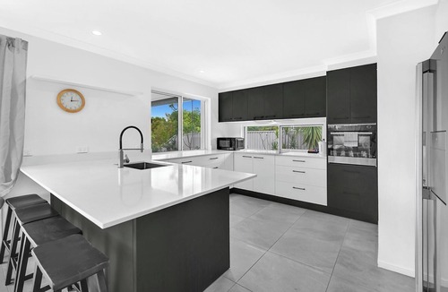 Parkwood House | Tranquil 3-Bedroom Home in Heart of Parkwood