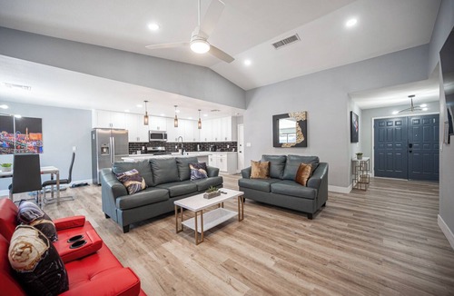 Summerlin House | Tranquil 3-bedroom house in vibrant Las Vegas, close to Fremont Street