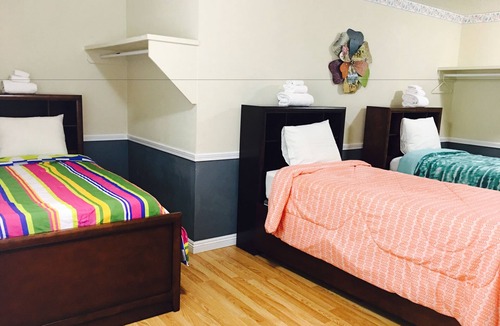 Gateway District Hotel | Traveler's Bed & Breakfast Hostel