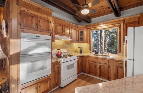 Arnold Ski Chalet | Treehouse Chalet with Fire Pit and Pool Table