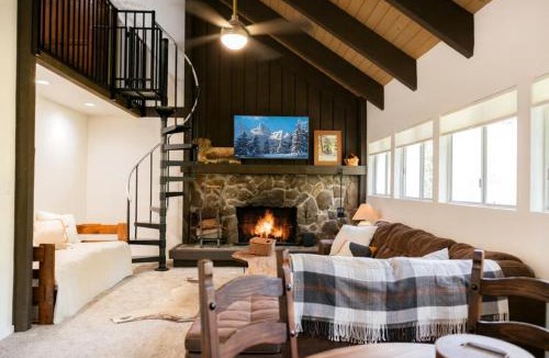 Sierra Cedars House | Treehouse Retreat Sleeps 10 Big Deck