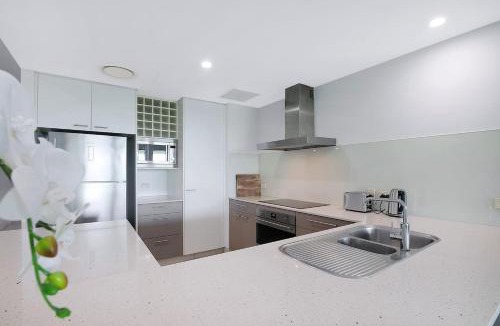 Red Hill Apartment | Treetop Horizons - Experience Red Hills Local Vibe