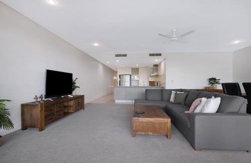 Red Hill Apartment | Treetop Horizons - Experience Red Hills Local Vibe