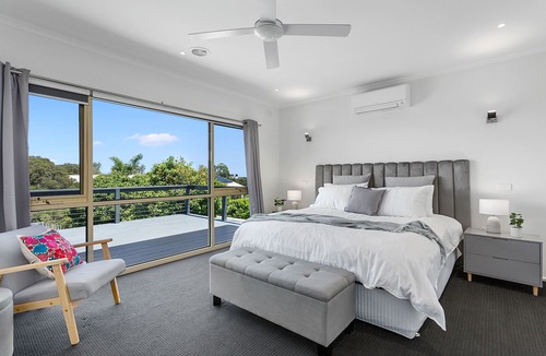 Rye House | Trethellan - Large house with bay views and 10 minute walk to the beach