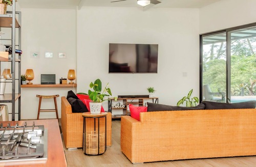 Ciudad Cortes House | Tropical Villa in Ojochal with Pool + Starlink WiFi