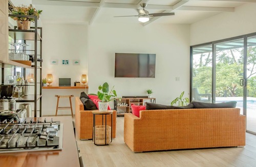 Ciudad Cortes House | Tropical Villa in Ojochal with Pool + Starlink WiFi