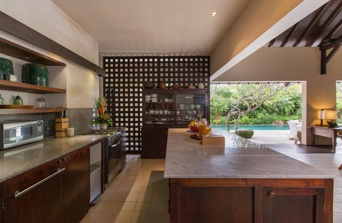 Petitenget Villa | Tropical Ambience 3BR Villa - 8Min Walk To Eat Street! , W/Swimming Pool!