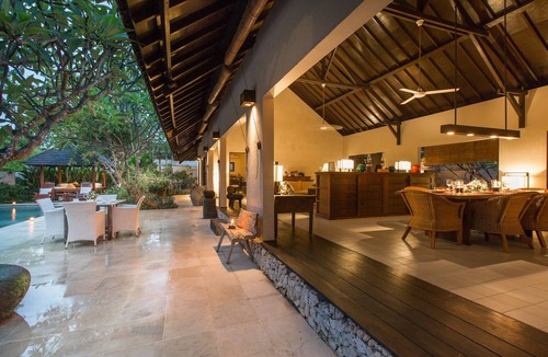Petitenget Villa | Tropical Ambience 3BR Villa - 8Min Walk To Eat Street! , W/Swimming Pool!