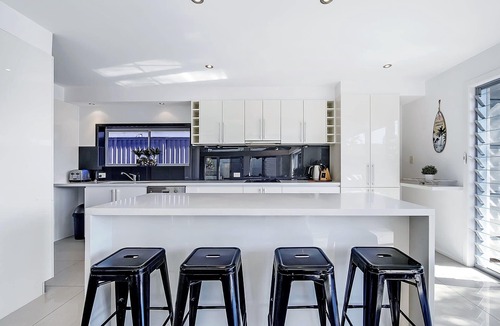 Broadbeach Waters House | Tropical Dreaming (Heated Pool)