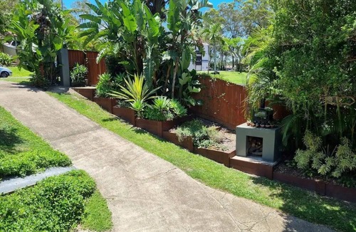 Carrara House | Tropical Hideaway Perfect for a Family- Pet OK