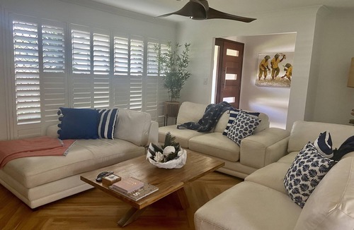 Sorrento House | Tropical Oasis -child/pet friendly