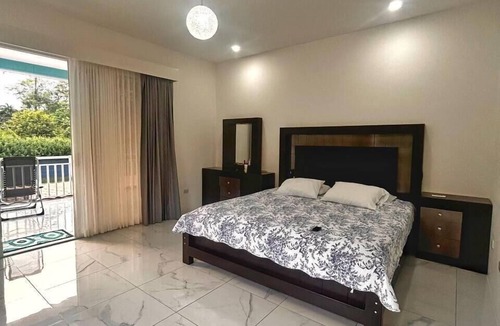 Santa Lucia House | Tropical paradise: 500 m Playa Cocles, private swimming pool