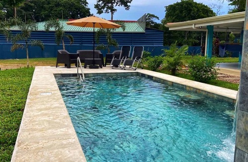 Santa Lucia House | Tropical paradise: 500 m Playa Cocles, private swimming pool