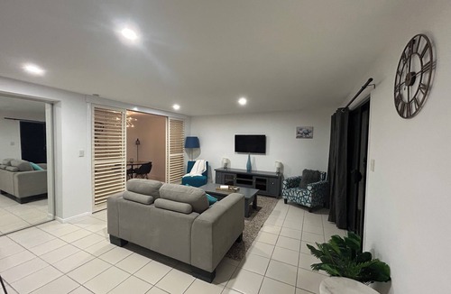 Highland Park Apartment | Tropical Retreat Guest Suite