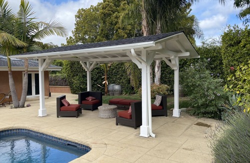 Santa Barbara House | Tropical Villa. Pool & Hot Tub. 5 Minutes to Beach or Downtown!