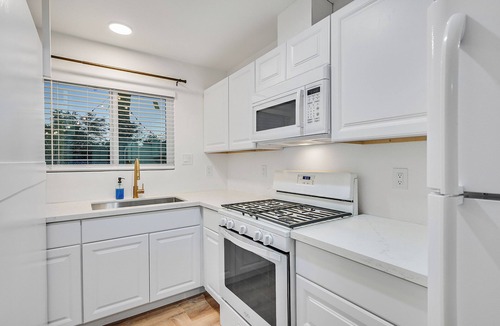 North Las Vegas Villa | Tropicana Desert-5 Bdm x 3 Bth 6 Kng Beds, Free Spa Heat
