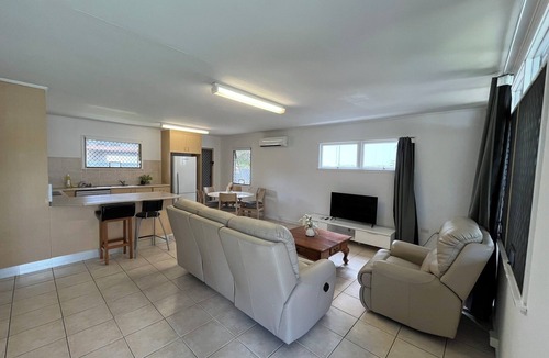 Mermaid Beach Hotel | Tropicana Motel