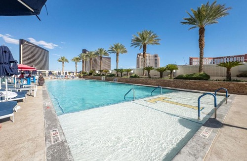 Las Vegas Apartment | TRUMP 56th Floor - Sphere and Strip View - No Resort Fees