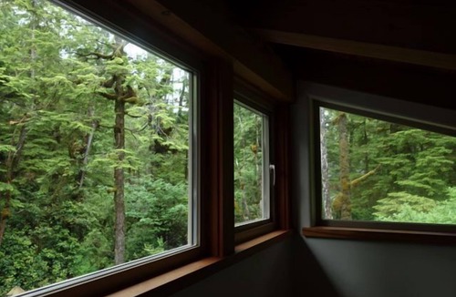 Tofino House | Tucked In The Rainforest, Across The Road From Tofino's Best Surf! Soaker Tub!