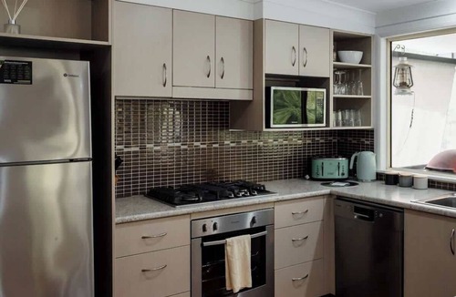 Rathdowney House | Tuckeroo House and Gardens