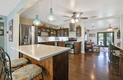 Tulare House | Tulare Vintage Soul House: Pet Friendly, Gym, Bar+