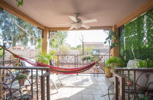 Sunrise Manor House | Tuscan Oasis: Elegance with Comfort. King Bed.