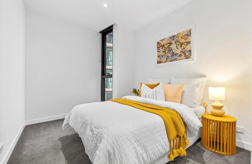 Fortitude Valley Apartment | Twilight Views 2BR in Fortitude Valley & Parking