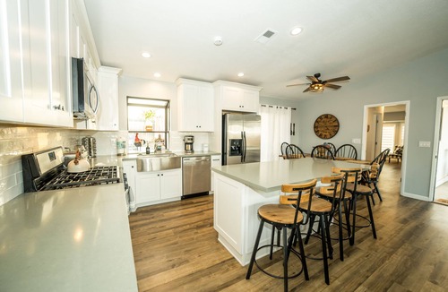 Paso Robles House | Two Adjacent Farmhouses on 4 acres. Sleeps up to 20. Pet Friendly