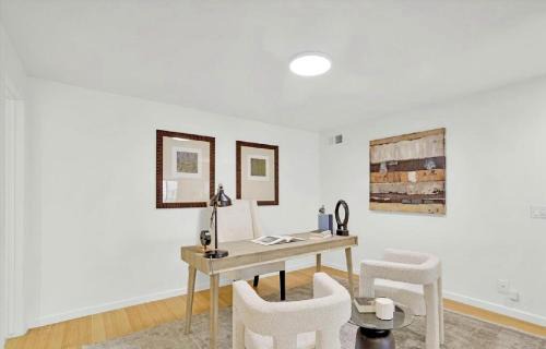 Beverly Hills Apartment | Two Bedroom Residence with Resort Style Amenities
