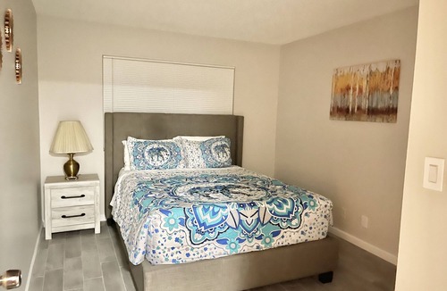 Paradise House | Two bedroom right off the strip