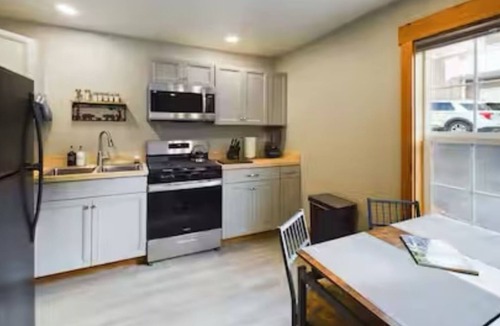 Mariposa Apartment | Two Private Studios Downtown Mariposa Yosemite