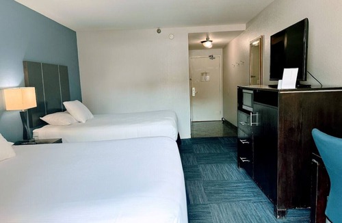 Old Towne Hotel | Two Queen Balcony Stay Near Seal Beach Pier, Food Tours and Breakfast Included
