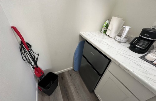 Friendly Apartment | U Oregon | King & Queen Beds | Patio & Deck