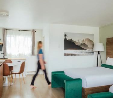 Ucluelet Hotel | Ucluelet Wildwood Inn