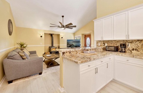Sugarloaf House | Ultra Modern Retreat by Big Bear Vacations