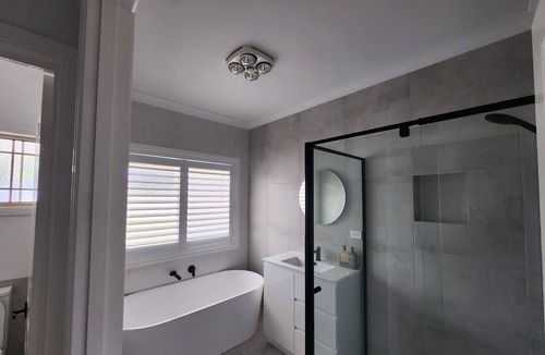 Hazeldean House | Uninterrupted spectacular front row views of Somerset Dam and its surroundings