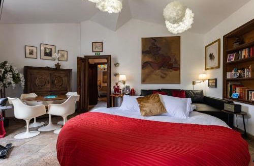 Sintra Hotel | Unique double Smart Room in 17 century Home with snooker, hottub and BBQ