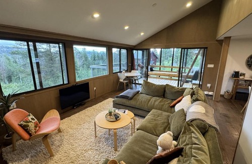 Bear Valley Apartment | Unique & Open Cabin with Atrium VH 125 apts