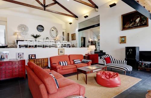 Seixal Villa | Unique Villa Near Lisbon with Pool & Magical Decor