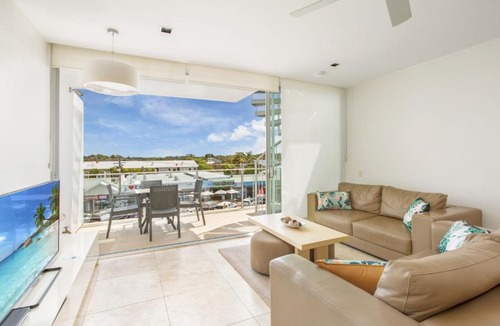 Rainbow Beach House | Unit 203 Plantation - Rainbow Beach, Plantation Resort Top Floor, Aircon, Free Wi-Fi