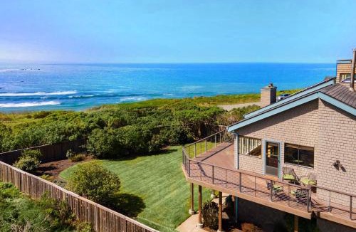Moss Beach House | Unmatched Ocean Beach and Mountain Views Family-Friendly Retreat