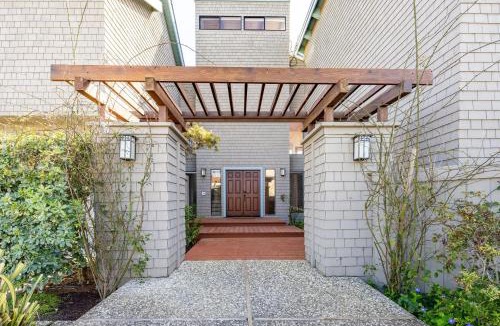 Moss Beach House | Unmatched Ocean Beach and Mountain Views Family-Friendly Retreat