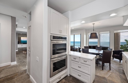 Central Malibu House | "Unrivaled Luxury at Premier Beachfront Getaway: Private Beach Access"