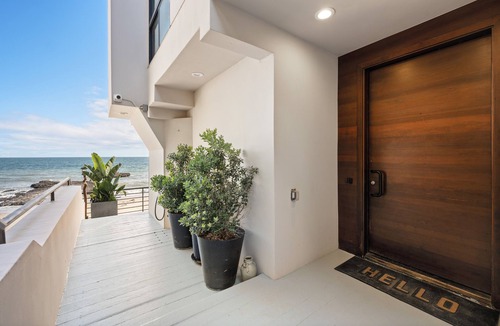 Central Malibu House | "Unrivaled Luxury at Premier Beachfront Getaway: Private Beach Access"