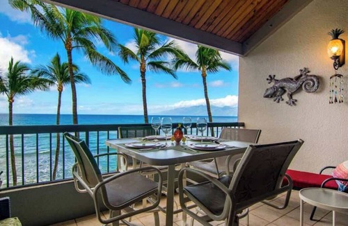 Honokowai Condo | Updated Top floor 2 bedroom condo, Oceanfront, private beach, walkable area