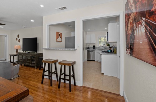 Raisin House | Upgraded 3B/1Bth w GreatA to Nat'l Parks & Airport