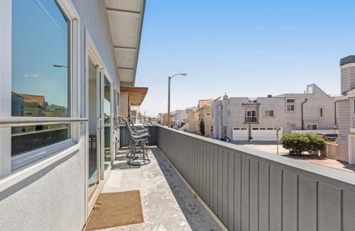 West Newport House | Upper Level Beach Retreat