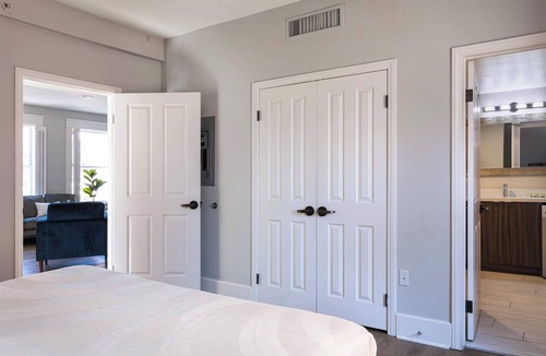 Gaslamp Quarter Bed & Breakfast | Upscale 2BR Walk to Gaslamp Hotspots | Sleeps 5!