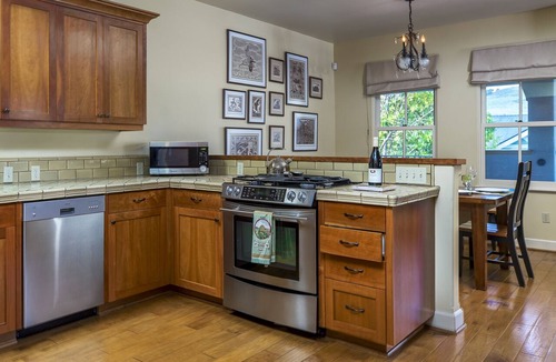 Avila Beach Condo | Upscale Living in Downtown Avila Beach