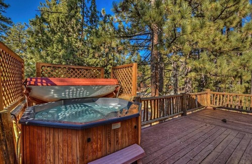 Eagle Mountain Estates Cabin | Upscale log cabin with gourmet kitchen, fireplace, minutes away from attractions